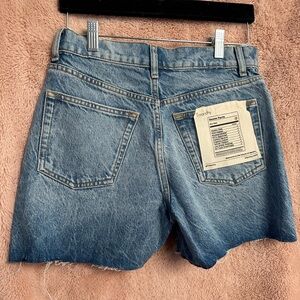 Triarchy Womens jean shorts
New sz 26